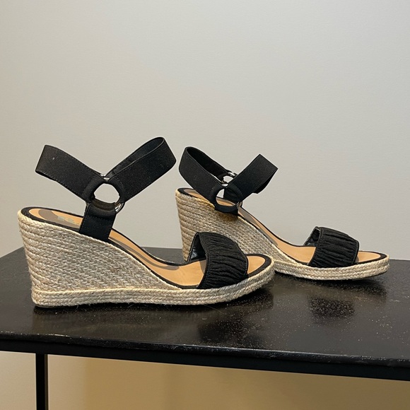 Brown’s Hudson Wedges - Picture 9 of 11